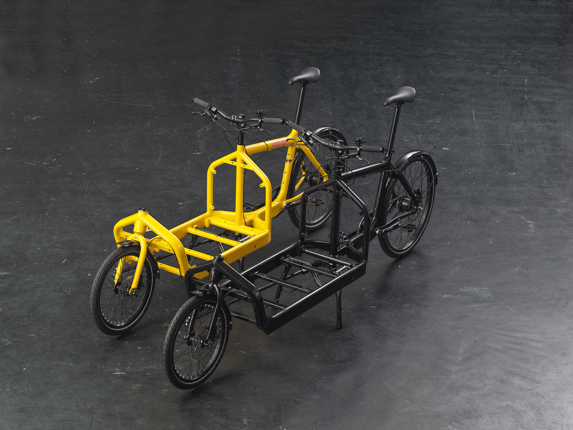 A Bullitt X and a Bullitt Original cargo bike side to side