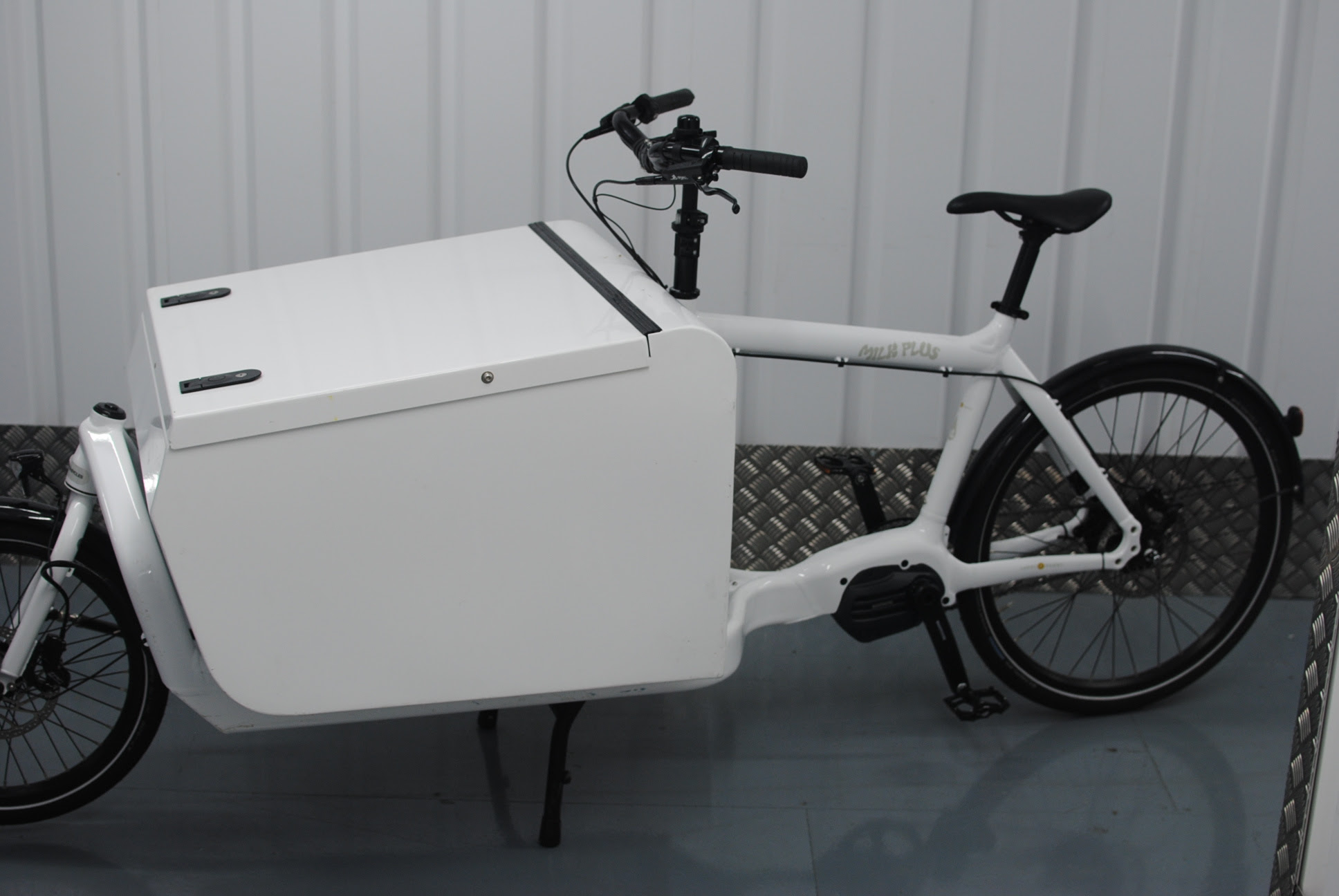 SOLD – E Bullitt Milk Race with Convoy Box