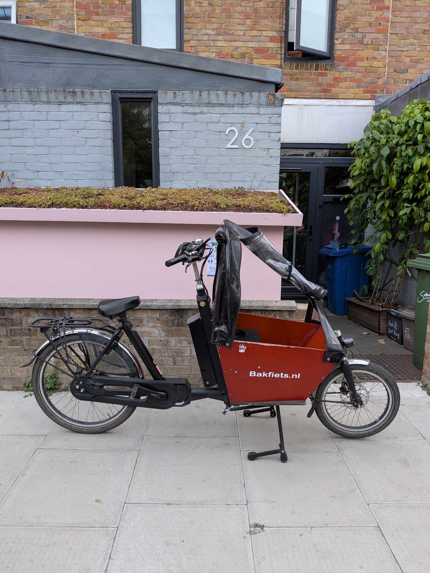 Bakfiets.nl Short Electric Cargo Bike – Shimano STEPS – 5,000 Miles + ABUS Granit Chain Lock